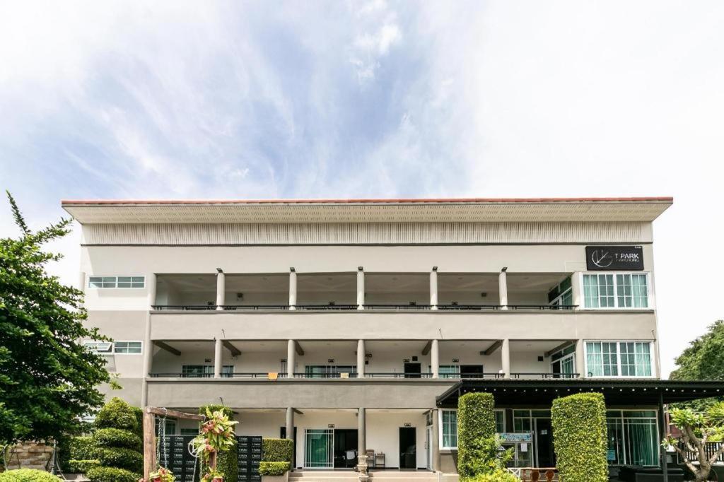 Hotel Oyo 75305 T Park Pak Chong Mu Si Exterior foto