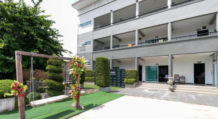 Hotel Oyo 75305 T Park Pak Chong Mu Si Exterior foto