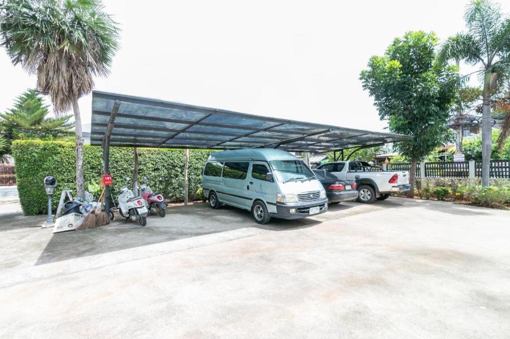 Hotel Oyo 75305 T Park Pak Chong Mu Si Exterior foto